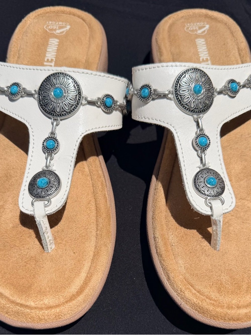 Minnetonka White Leather Thong Sandals with Turquoise Stones